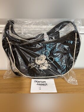 NWT Baggu x Disney Mickey Disney Store Exclusive Medium Crescent